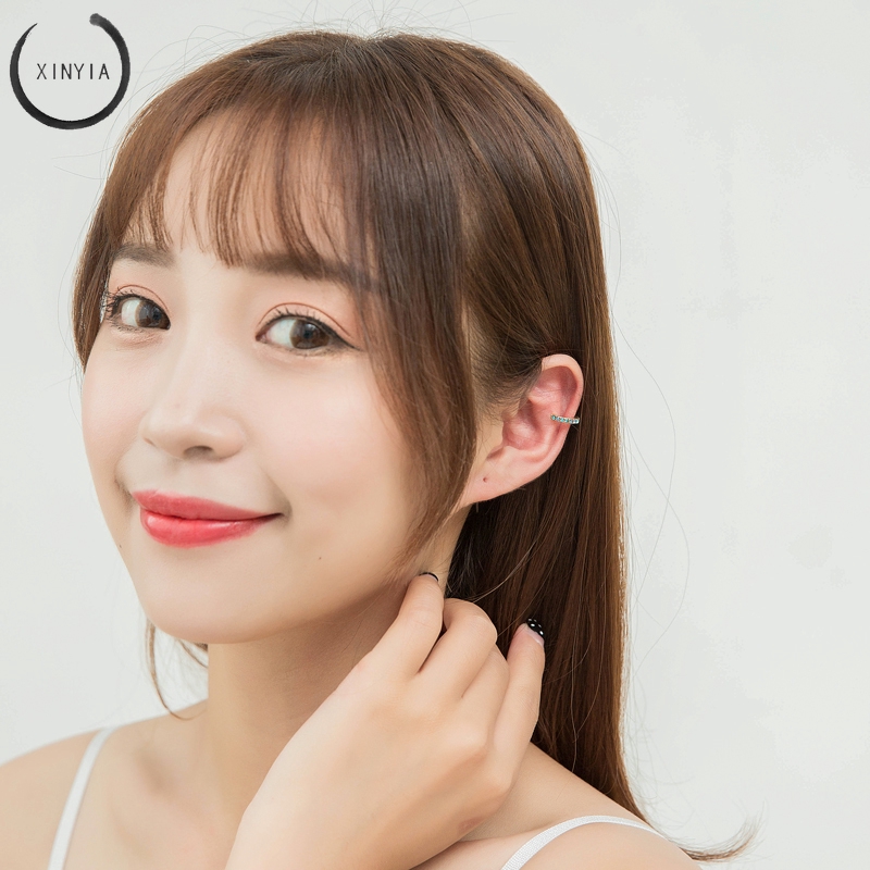 Anting dengan klip telinga berlian