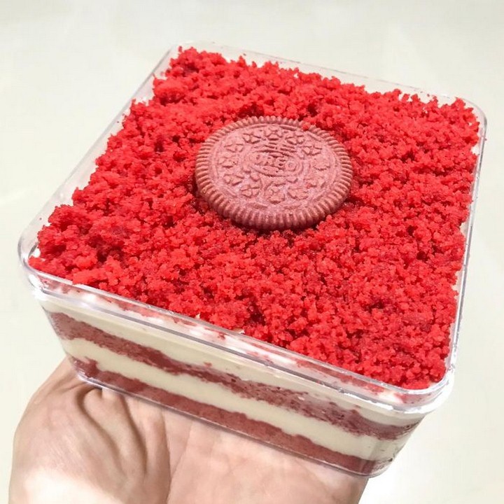 

Big Dessert Box Red Velvet Cream Cheese