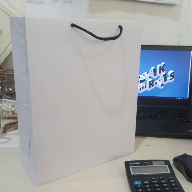 

Paperbag craft putih polos/sablon ukuran 25x10x32