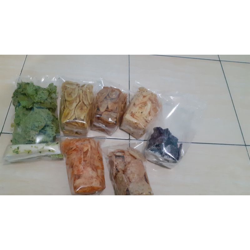 

aneka kripik oleh² lembang