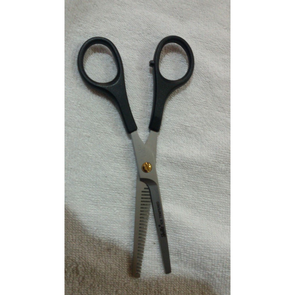 

Gunting penipis satu sisi by Shilla ukuran 5,5