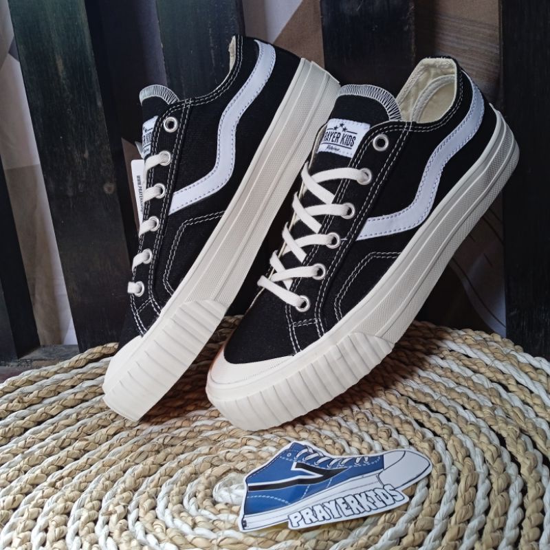 sepatu Original Prayer kids Black White Low Made In Indonesia