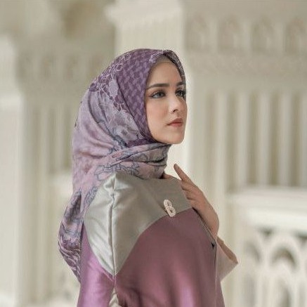 Buttonscarves Haramain Berry - BN