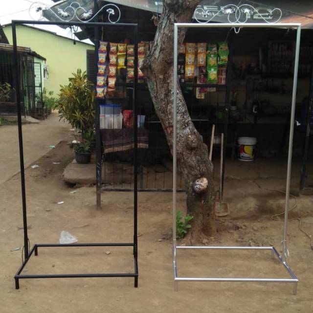 Tiang ayunan bayi tanpa roda