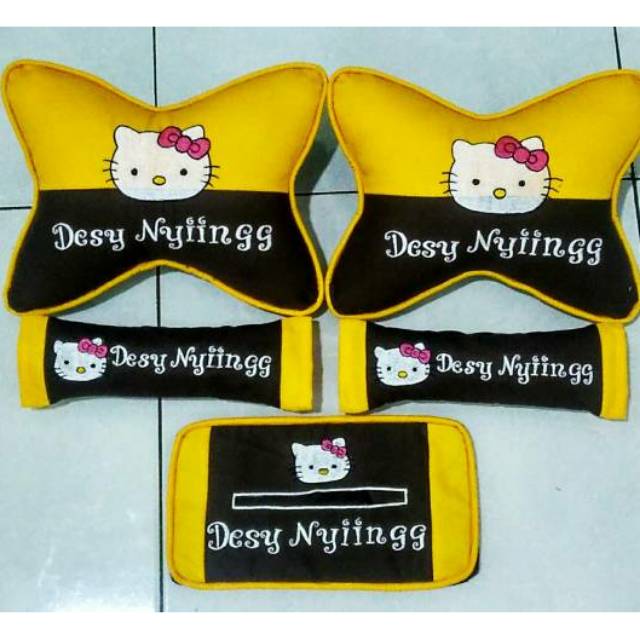 Bantal mobil hello Kitty