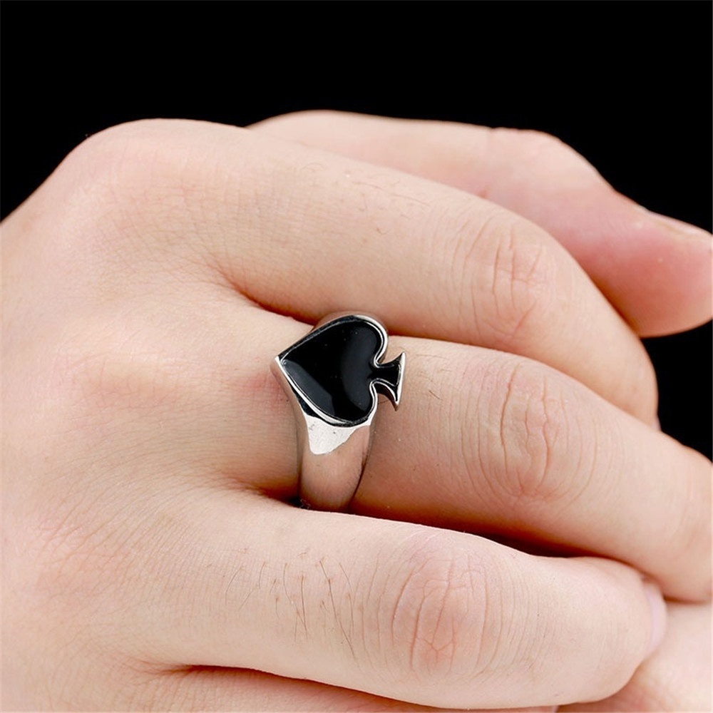 Cincin Bentuk Kartu Poker Sekop Bahan Stainless Steel