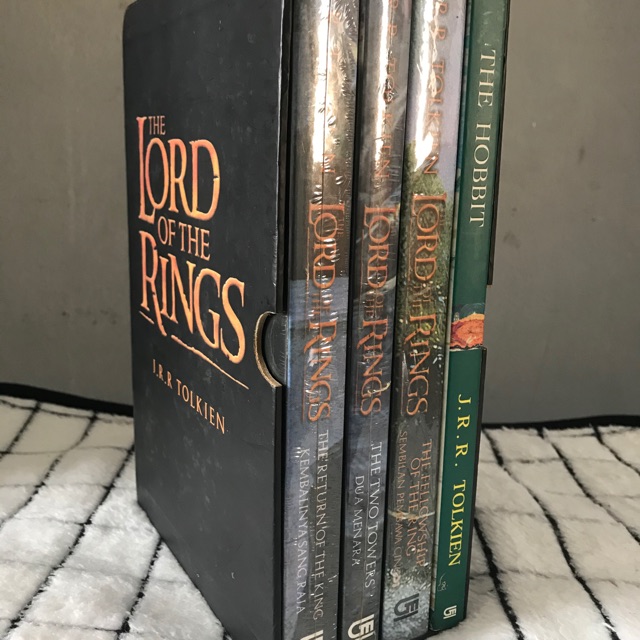Buku Novel THE LORD OF THE RINGS  JUAL MURAH 1 SET 4pcs