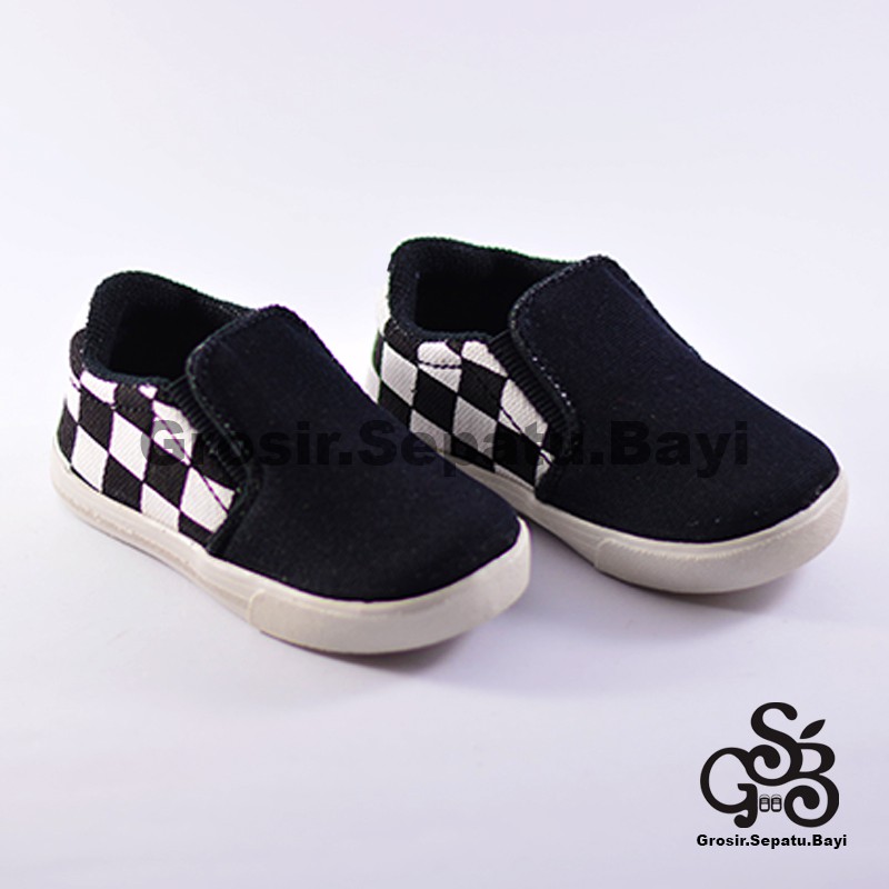 sepatu anak laki laki slip on kanvas hitam variasi catur murah