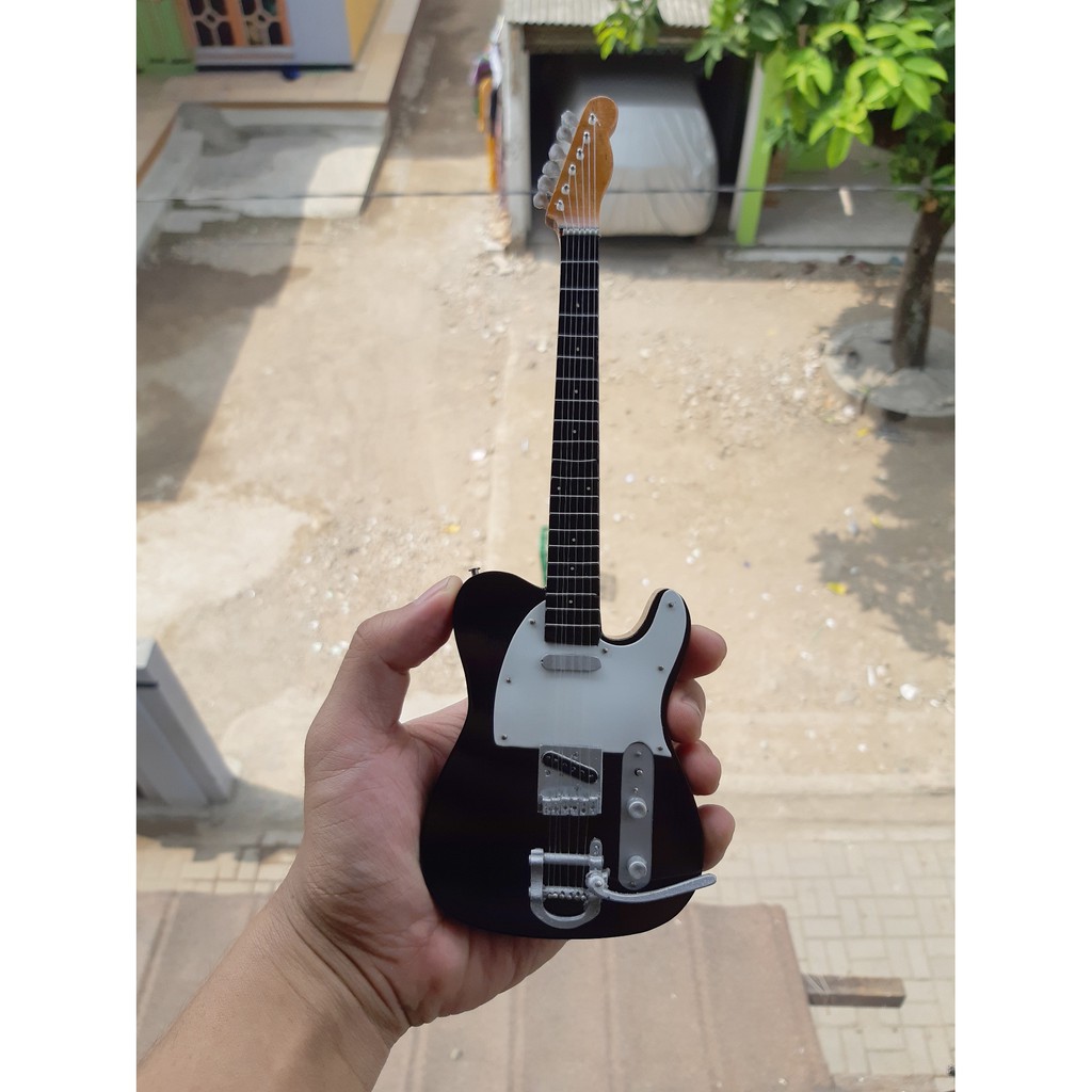Miniatur Gitar Fender Telecaster Black Bigsby Model