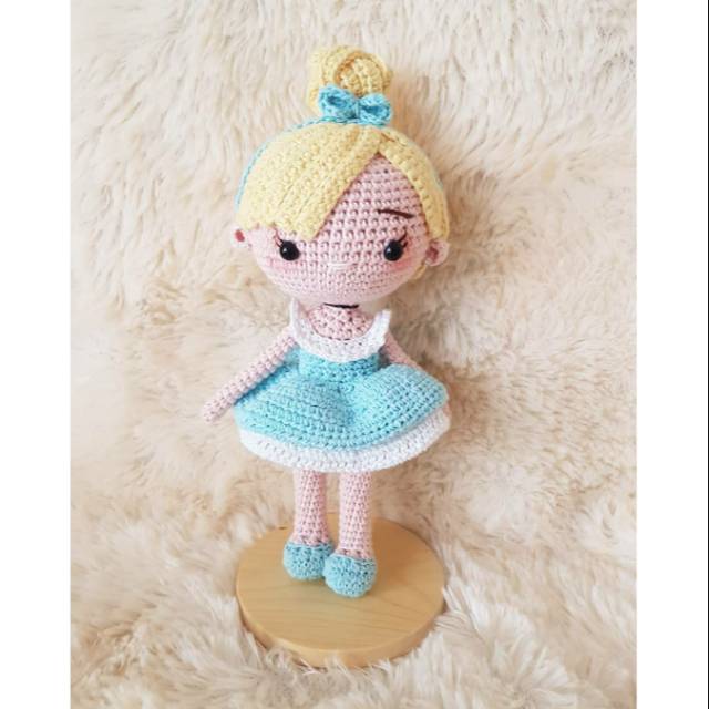 Boneka rajut amigurumi princess Cinderella