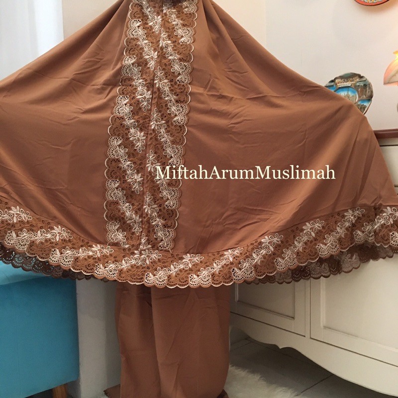 Mukena dewasa Fatimah Jumbo Renda 2 warna