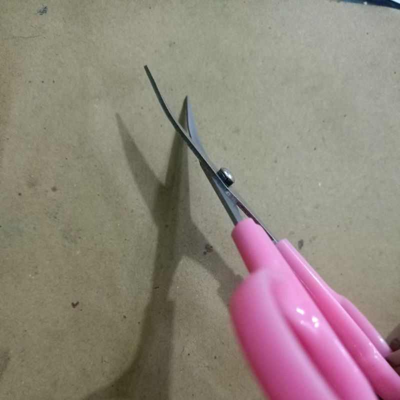 gunting bordir ujung lengkung 4,5inch