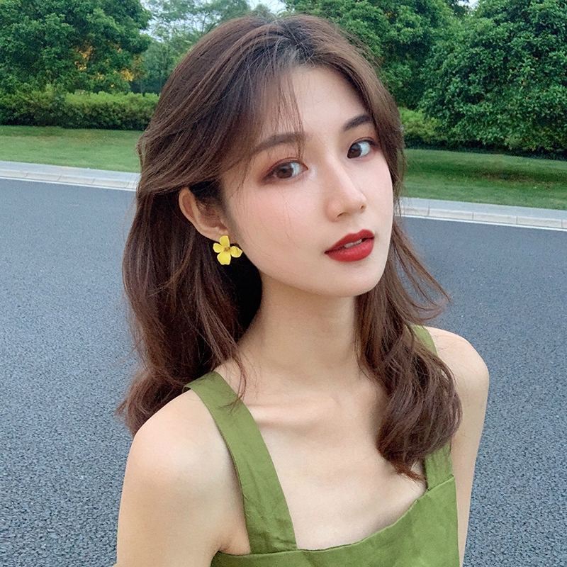 Fashion wanita aksesoris gaya liburan musim panas anting bunga segar kecil