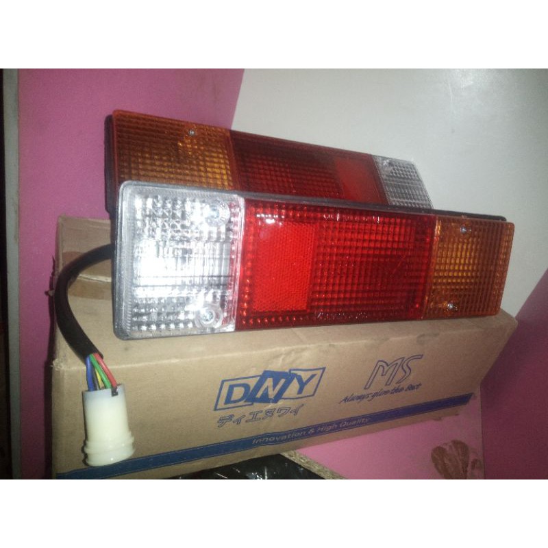 LAMPU BELAKANG COLT L300 / L039