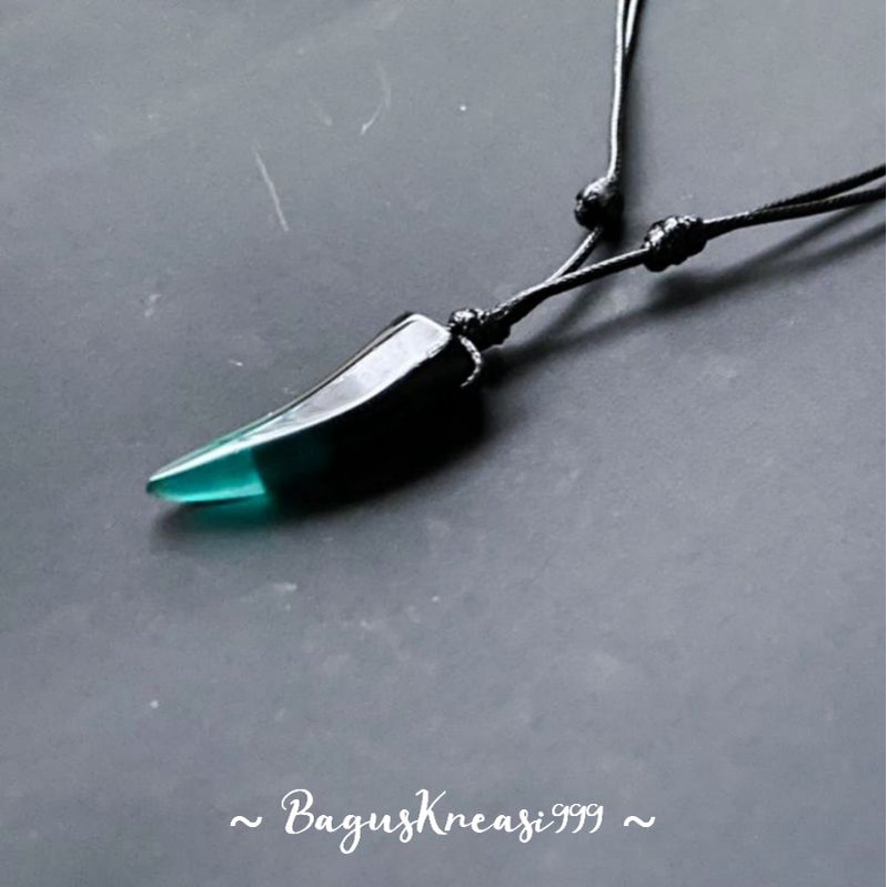 Kalung Tali Resin Model Taring Terbaru Viral Black Blue/Kalung Pria Wanita Kekinian/Kalung Resin Ben