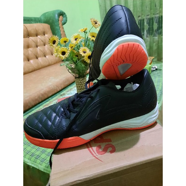 sepatu futsal tiempo