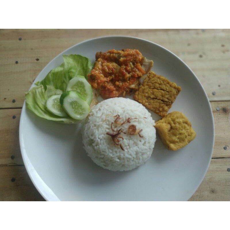 

Nasi ayam penyet