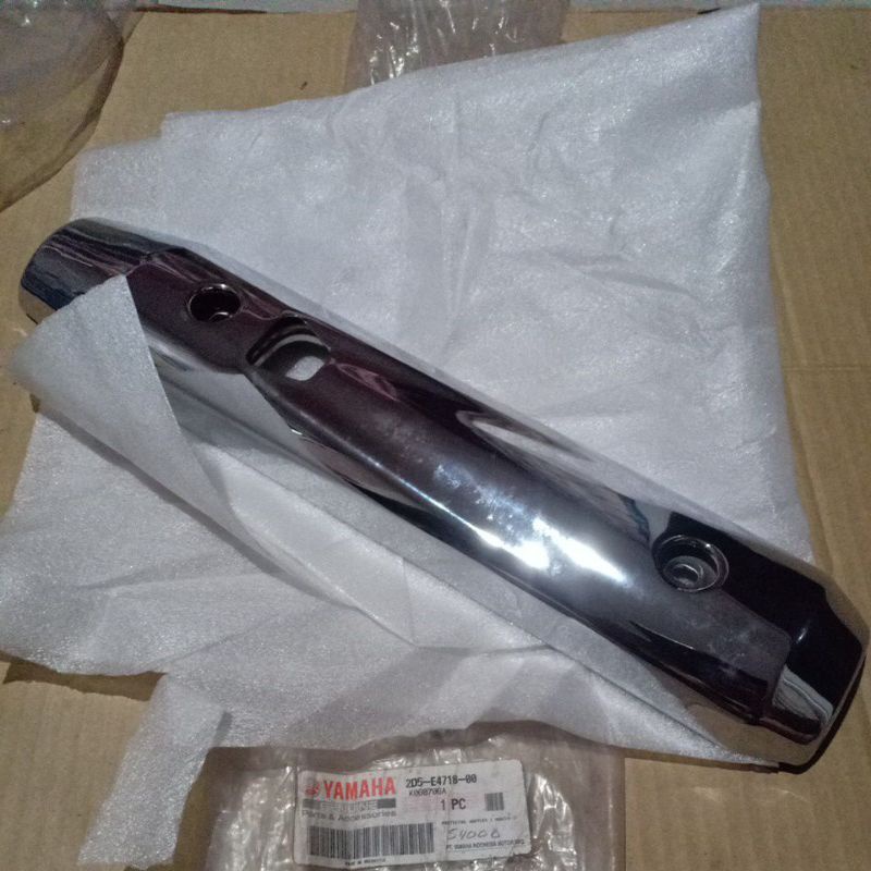 Cover tutup knalpot Yamaha Nouvo Z asli original 2D5-E4718-00