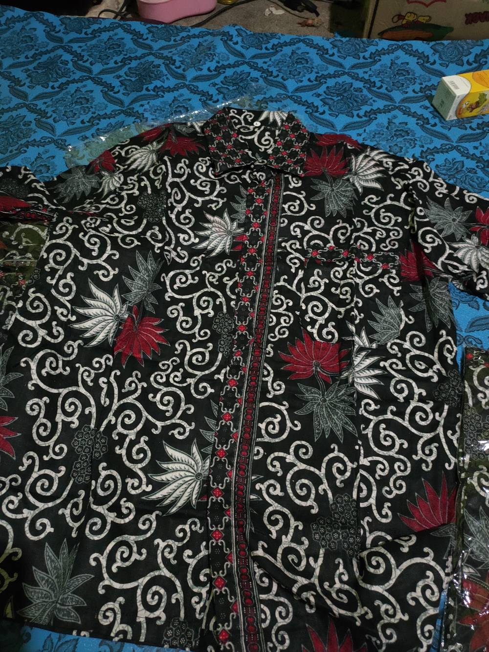Kemeja Pria Lengan Panjang Motif Kembang Langit