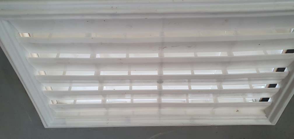 Jalusi Lubang Angin Pintu Kamar Mandi