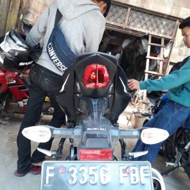 undertail vender gsx R150 gsx S