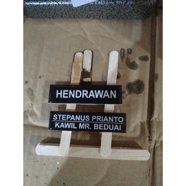 

Nametag resin peniti, nama di dada