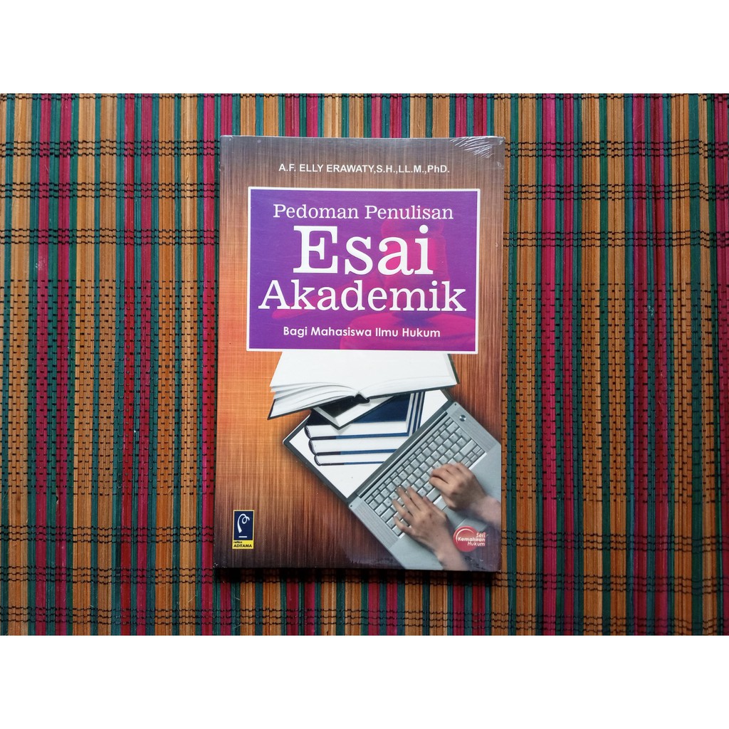 

PEDOMAN PENULISAN ESAI AKADEMIK Bagi Mahasiswa Ilmu Hukum -- A.F. Elly Erawaty SH LL.M P.hD