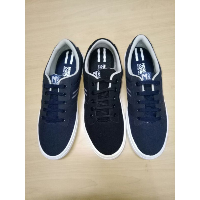 Sepatu sneakers pria dewasa,  northstar original Bata.  Sepatu pria dewasa pakai tali bahan kain.