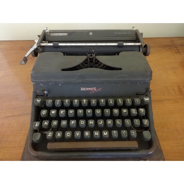 Mesin tik / Mesin Ketik Jadul Antik Kuno Hermes