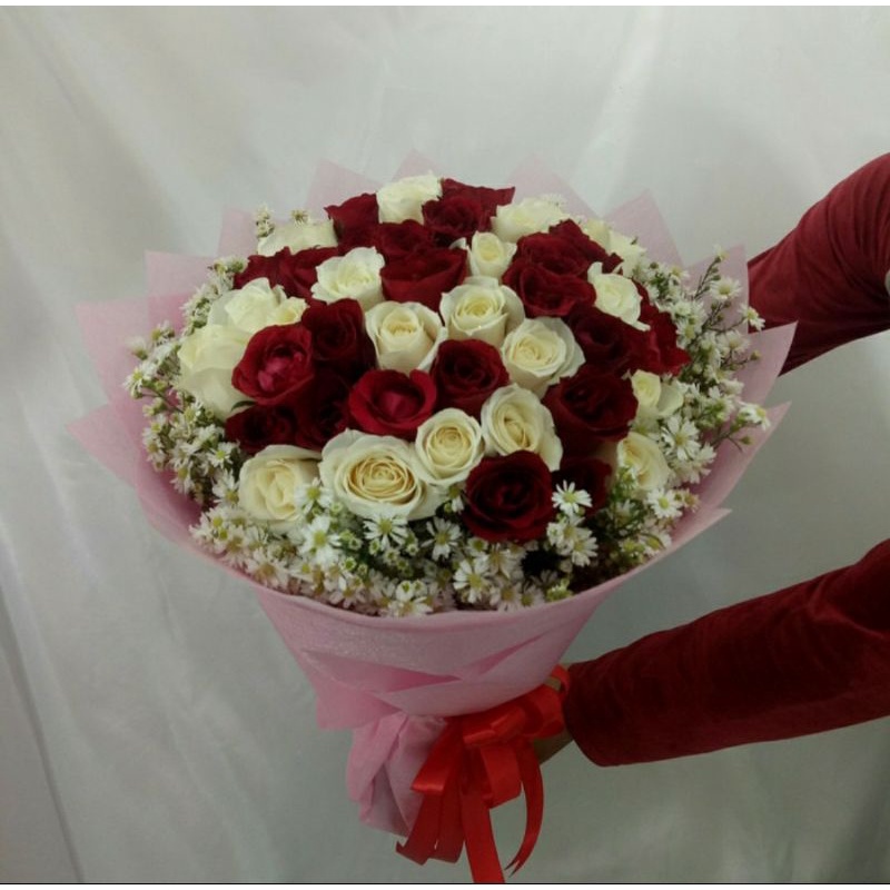 

Bucket Bunga Mawar Fresh 50 Tangkai Kado Ulangtahun