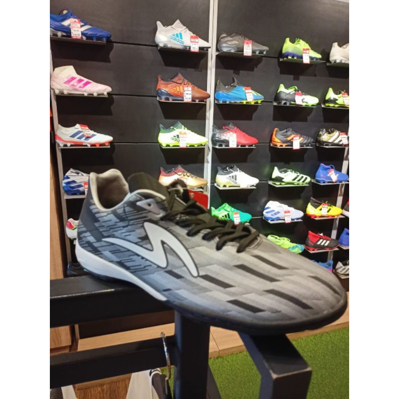 

SPECSfutsalLightspeedproIn
