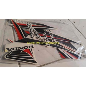 Striping Lis/Stiker body/Lis body CB150R Putih