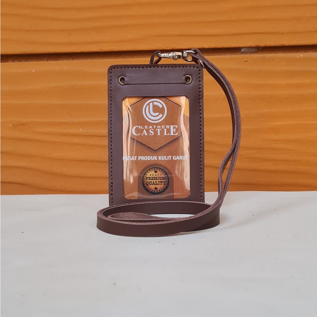 

Gantungan ID Kulit Id Card Holder Leather Castle Warna Coklat Plus Tali Id Kulit