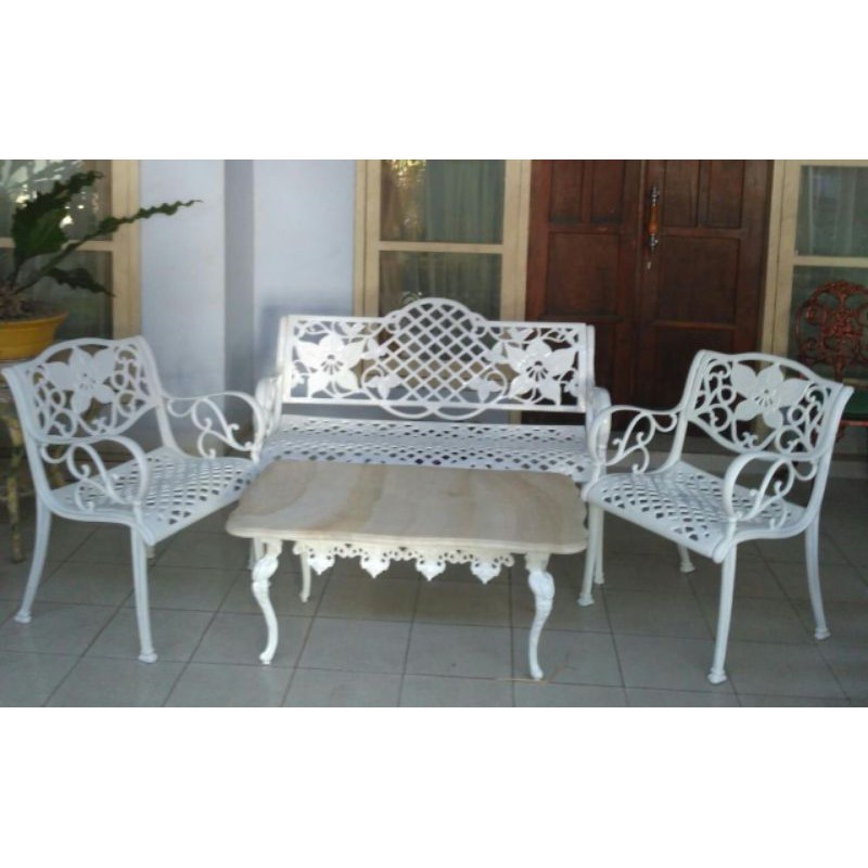 Meja taman besi variasi onix khas Tulungagung terlaris