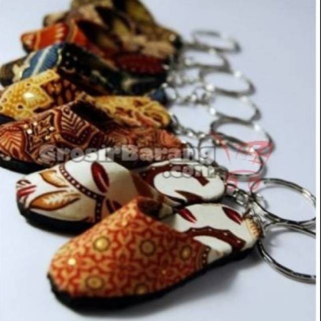 Souvenir gantungan kunci sendal batik slop bonus kartu ucapan terimakasih
