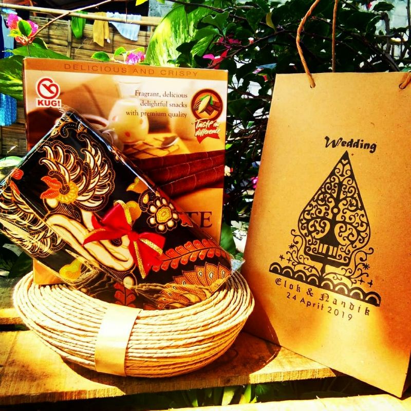 

paperbag coklat /putih 20*10*25/18*12*25 ( READY )