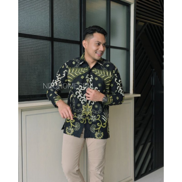 Batik Premium Terbaru Batik Warna Hatam eksklusif krisna prabumukti Bahan katun Lapis furing