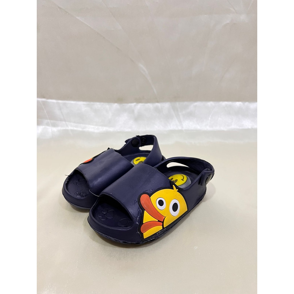 YT-725D-10 Sandal Bunyi Cit Cit Anak Cowok / Sandal Selop Anak Laki Laki Karakter Bebek Merek Yutu Size 19-24