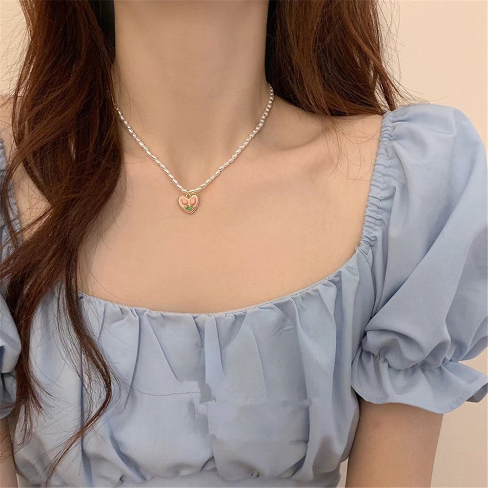 Kalung Rantai Klavikula Hias Liontin Hati Tulip peach Mutiara Gaya Korea retro Untuk Wanita