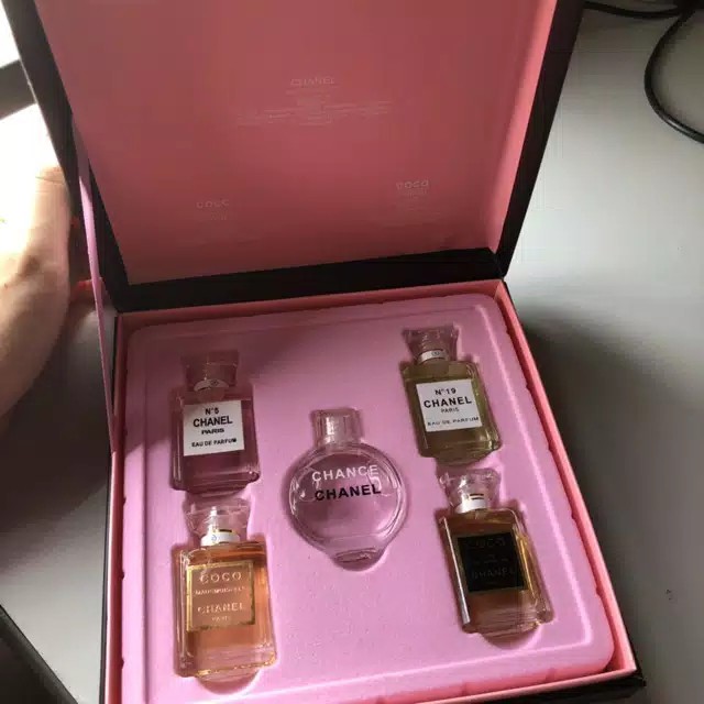 PARFUM CHANEL MINIATUR 5 IN 1 EMPAT / CHANEL PARFUM MINI  [BOX DIBUKA SEGI EMPAT ]