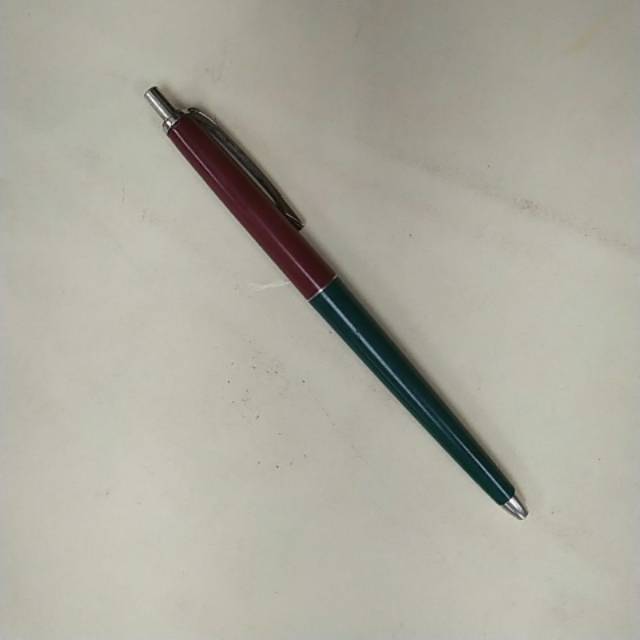 

Pulpen tinta hitam
