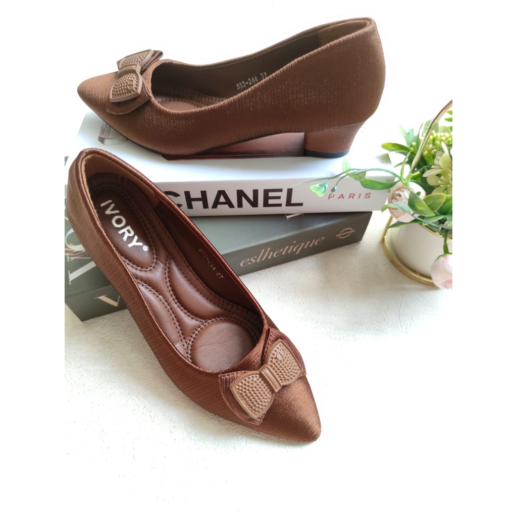 Ivory Sepatu Wanita Hak Pendek 4cm Kerja Satin 244 Hitam