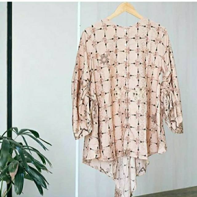 Kuranji Top Ria Miranda