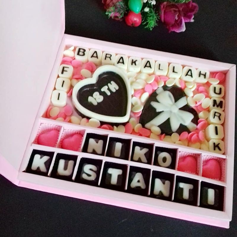 

hampers coklat kotak kado gift wisuda anniversary