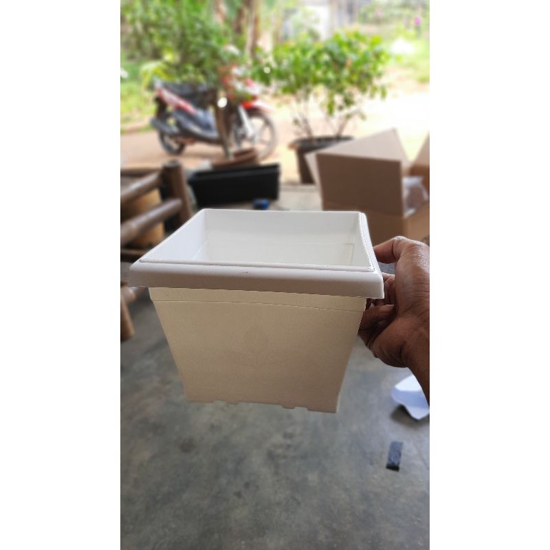pot plastik kotak putih ukuran 20cm