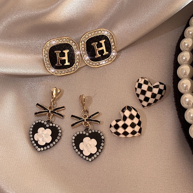 Anting Tusuk Motif Bunga simple Ala retro Warna Hitam Untuk Wanita