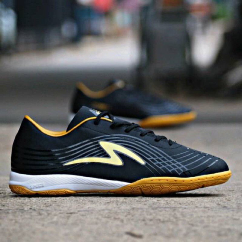 Obraal..! Specs acc velocity dan Swervo Thunderbolt in sepatu futsal