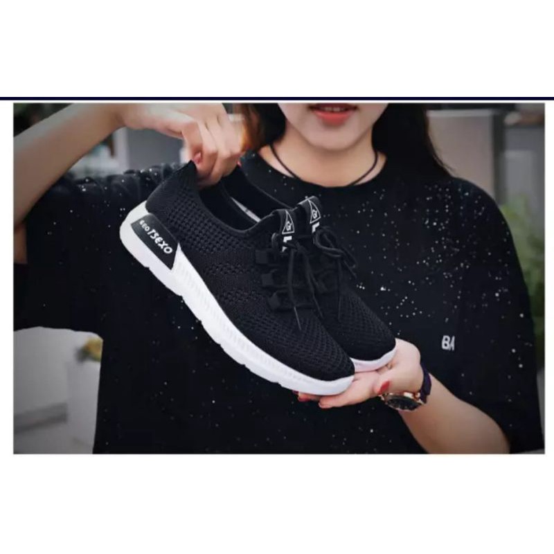 Sepatu sneaker wanita model terbaru 2021 News F