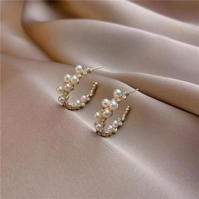 Anting Stud Enamel Bentuk C Aksen Mutiara Gaya Korea Untuk Wanita