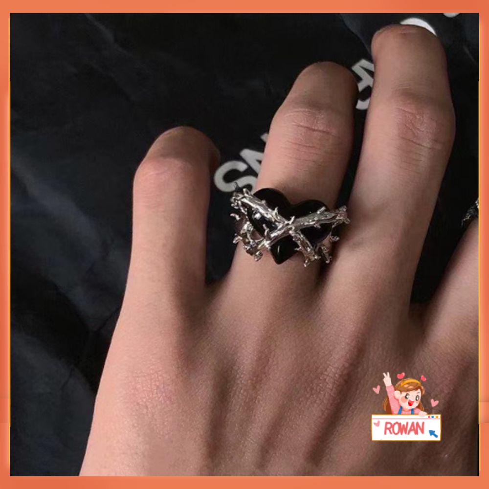 Cincin Bentuk Hati Bahan Alloy Warna Hitam Silver Gaya Punk Gothic Untuk Pria Dan Wanita